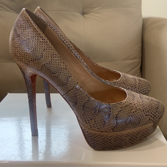 Charles David taupe iridescent platform pump. Style is Regal. Size 9. - Picture 10 of 10